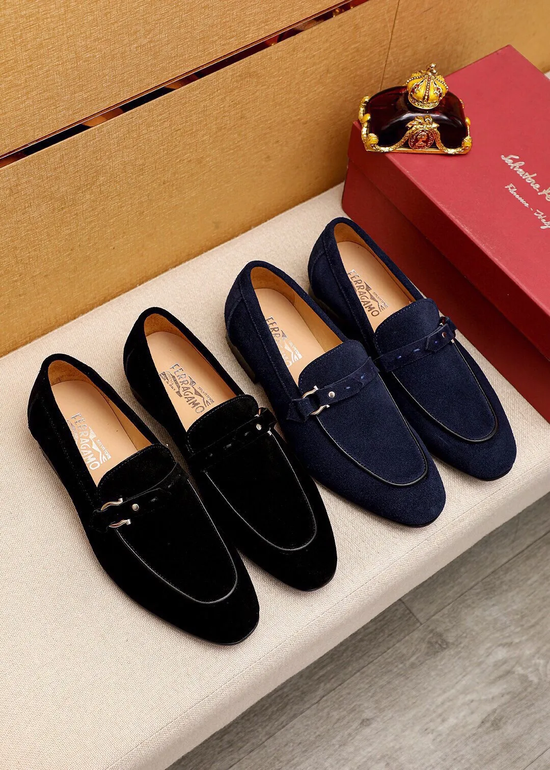 Men's shoes 💰460 💐 Product trademark: Ferragamo "Ferragamo" casual leather shoes Regular size: 38-44 (45.46.47🉑️Customized) Product materials: Selected imported first-layer frosted calfskin upper + luxury hardware buckle, imported water-dyed cow leather lining. Strong three-dimensional visual effect, original outsole color: 2 colors available